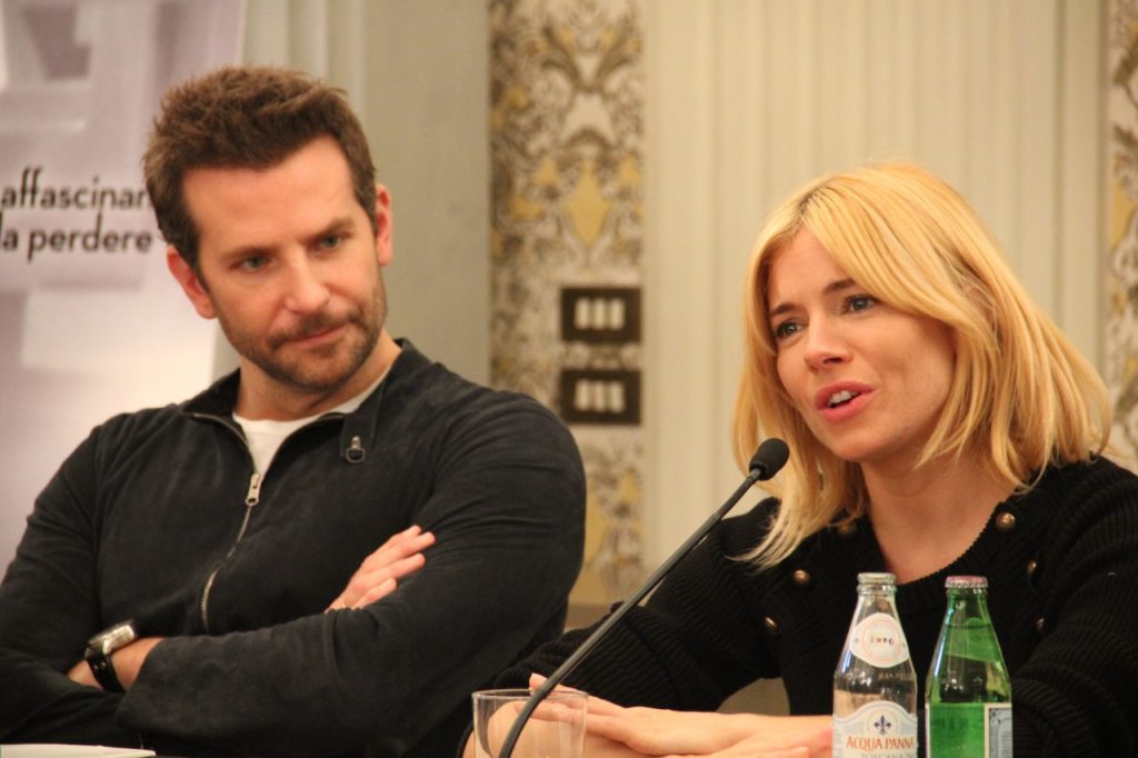 NoteVerticali.it_BradleyCooper_SiennaMiller_IlSaporeDelSuccesso_3