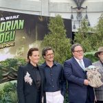 Pedro Pascal e Sigourney Weaver alla prima di ‘The Mandalorian’: un film che celebra il legame padre-figlio