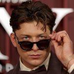 Tom Francis sostiene un provino per il ruolo di James Bond nel prossimo film della saga 007